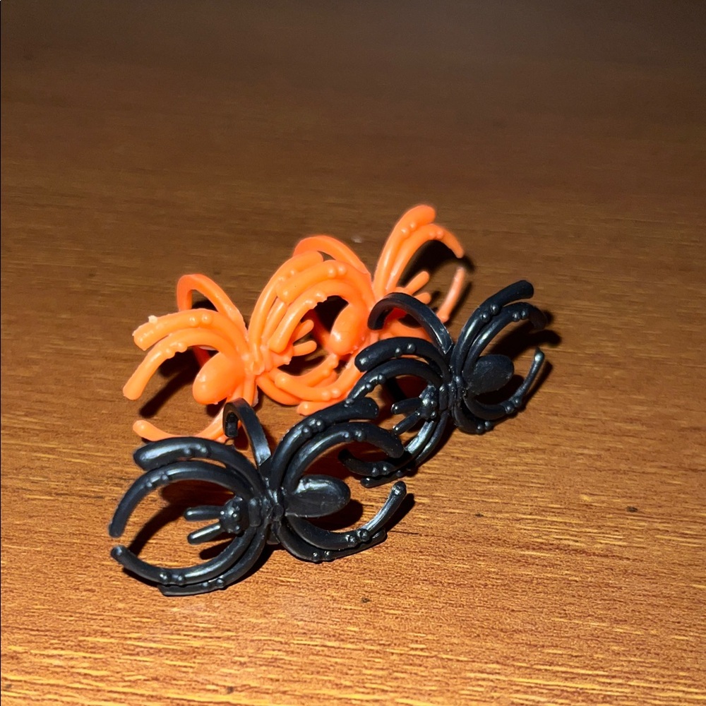 Halloween Plastic Spider Rings - Picture 1 of 1